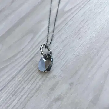 스와로브스키 블랙 참 목걸이