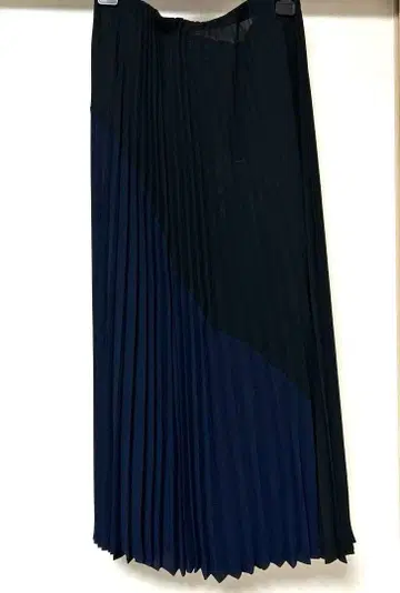 유니클로:C 플리츠 롱 스커트 09 블랙 L 사이즈