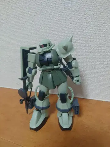 건담 프라모델 1/144 HGUC 자쿠 완성품 상품 동시 300엔 할인