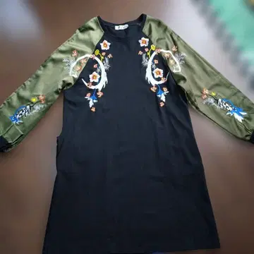 스카잔 원피스 자수 포함