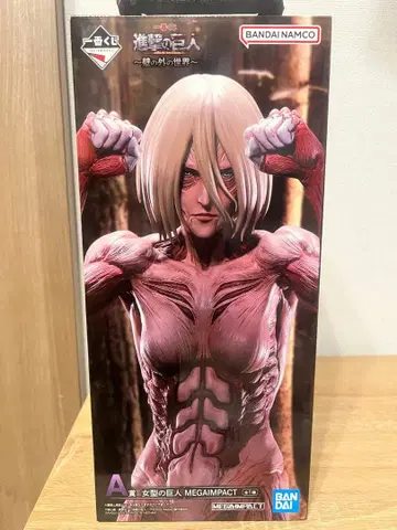 진격의 거인 여자형 거인 피규어 MEGAIMPACT