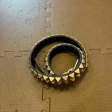 스터드 장식 가죽 벨트 toccata