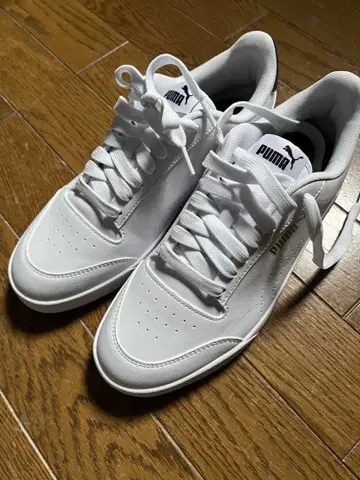 PUMA 화이트 스니커즈