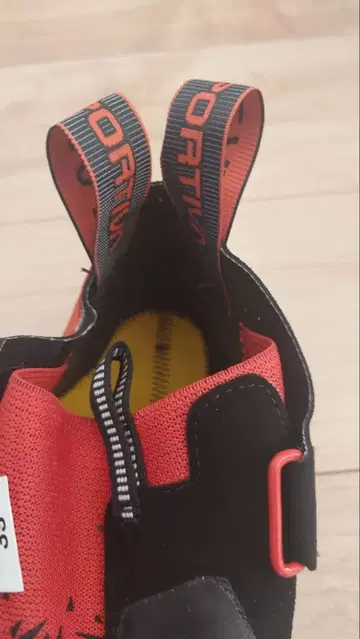 스포르티바 스쿠아마 사이즈 39 레드/블랙