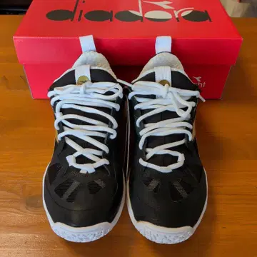 diadora 블루쉴드 플라이 테니스화 옴니 클레이 블랙/화이트