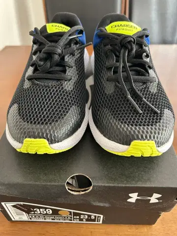 [ 새상품 미사용 ] 언더아머 스니커즈 23.5cm