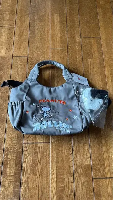 Y'SACCS. PEANUTS 스누피 숄더백 그레이