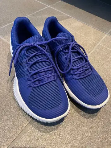 언더 아머 네이비 스니커즈