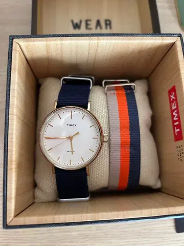 TIMEX 화이트 다이얼 골드 케이스 시계