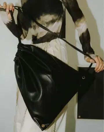 Knuth Marf 블랙 숄더백