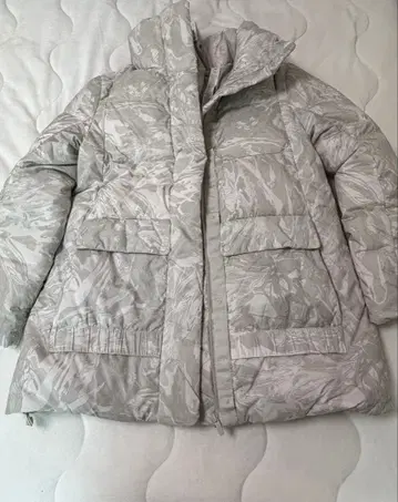 룰루레몬 다운 자켓 사이즈 4 그레이