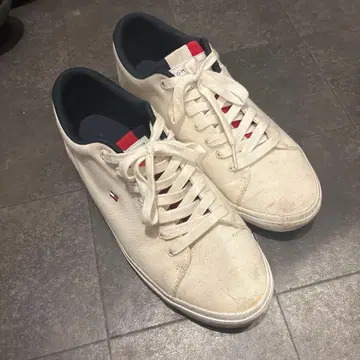 타미힐피거 화이트 스니커즈