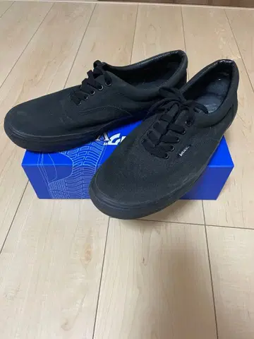 VANS 블랙 스니커즈