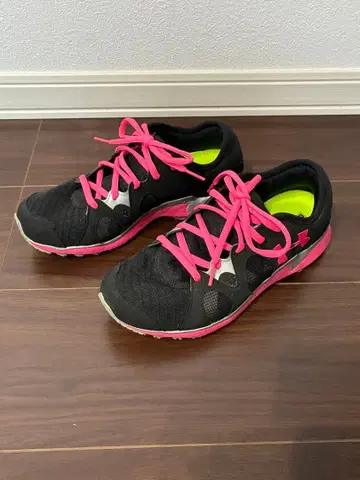 [ 새상품급 ] 언더아머 여성용 스니커즈 23.5cm 블랙 핑크