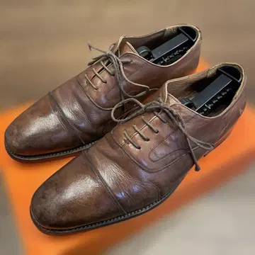 BEAMS 플레인토 브라운 가죽 드레스 신발