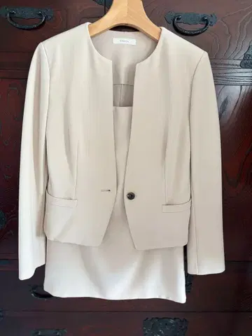 EPOCA 베이지 노카라 자켓 타이트 스커트 세트