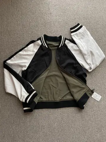 Lil nina 리버서블 스포티 자켓 블랙 화이트 올리브