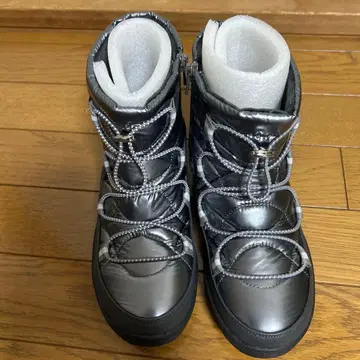 그레이 지퍼 달린 부츠