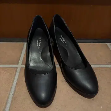 REGAL 플레인 펌프스 F14J AE___ 블랙