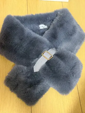 FURLA 그레이 퍼 머플러 버클 포함