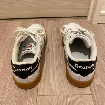 리복 클래식 화이트/블랙 스니커즈