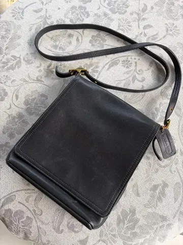 블랙 가죽 숄더백