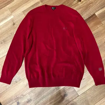 KAWS x UNIQLO 캐시미어 크루넥 스웨터 빨간색 남녀 공용