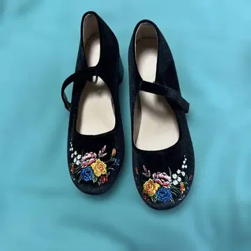 피보원 블랙 꽃무늬 자수 샌들 S 사이즈