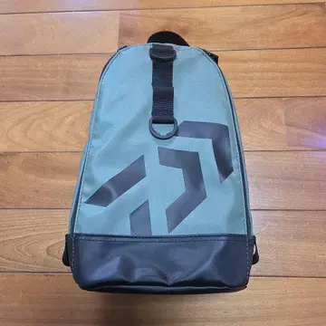 다이와 원 숄더 카키