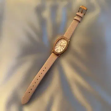 핑크 가죽 스톤 장식 오벌 손목시계