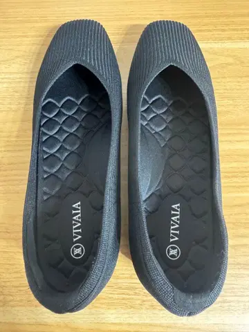 VIVAIA 블랙 플랫 펌프스