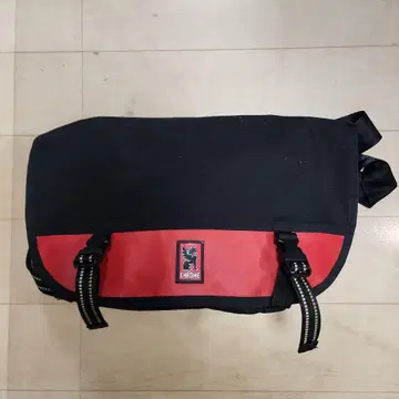 [ 새상품급 ] CHROME 메신저 백 블랙/빨간색