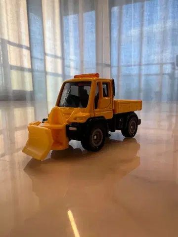 [레어] 토미카 메르세데스벤츠 유니목 제설 기능 포함 옐로우 컬러