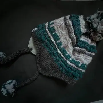 Phenix 폼폼 포함 니트 모자