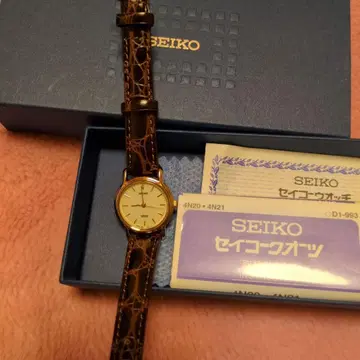 새상품 SEIKO 손목시계 여성
