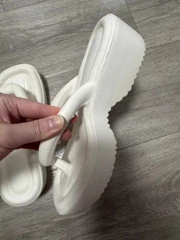 화이트 통굽 플립플랍