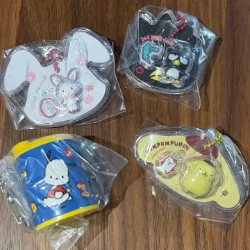 산리오 캐릭터즈 패키지 참 3개 세트와 코인 실린더 1개