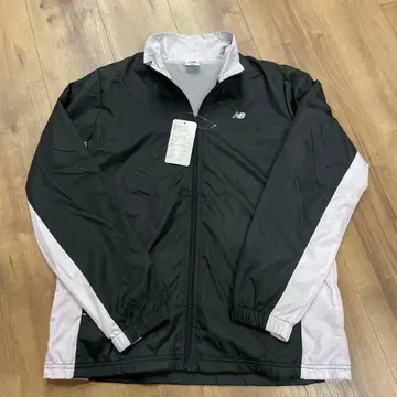 뉴발란스 윈드 브레이커