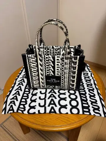MARC JACOBS 토트백 한정 컬러