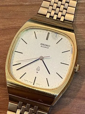 세이코 샤리오 빈티지 손목시계 골드