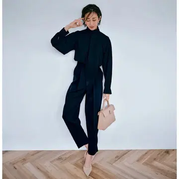 MIESROHE 컴포트 크롭 코쿤 팬츠 블랙