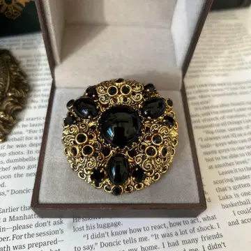 W. GERMANY 서독제 빈티지 브로치 원형 블랙