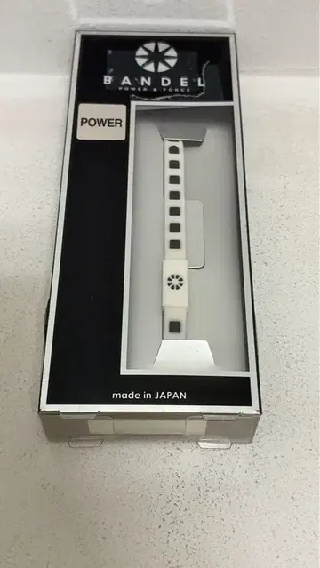 반델 스터드 라인 팔찌 화이트 x 블랙 M 사이즈