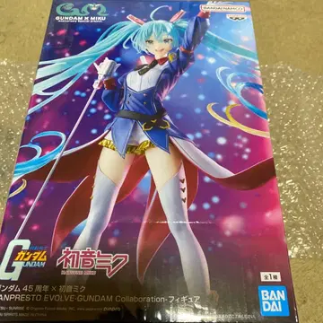 GUNDAM x 하츠네 미쿠 피규어 건담 콜라보 evolve 45주년