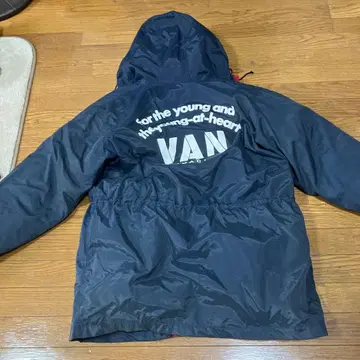 VAN 후드 부착 리버서블 점퍼 네이비/레드