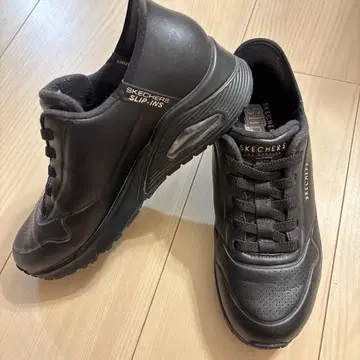 SKECHERS SLIP-INS 블랙 스니커즈