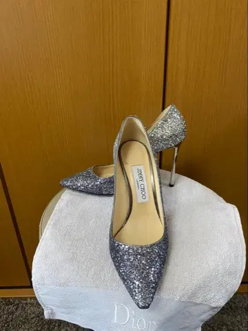 JIMMY CHOO 실버 글리터 펌프스
