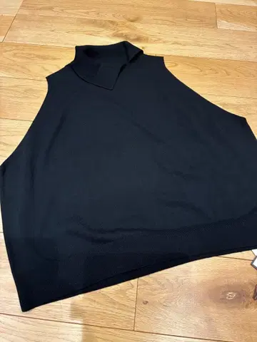 [ 새상품 ] CLOVE 야마다야 블랙 슬리브리스 니트 카라 부착