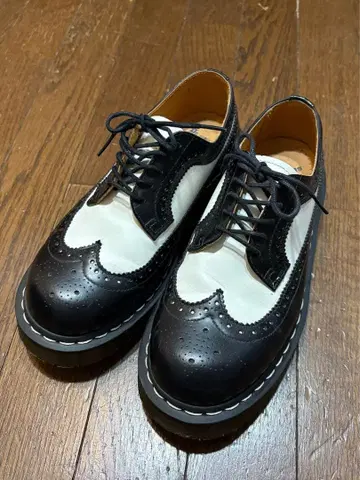 윙팁 옥스퍼드 슈즈 블랙/화이트 UK6