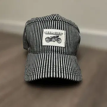 STEEL x HORSE 스트라이프 캡 프리 사이즈